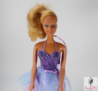 80&#39;s Era &quot;Happy Birthday&quot; Straight Legged Barbie Doll in Clone Fashion