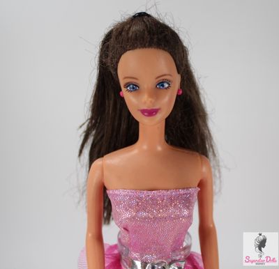 2000&#39;s Era Barbie Doll in Clone Fashion