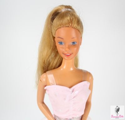 Early 80&#39;s Superstar Era Barbie Doll in Clone Fashion