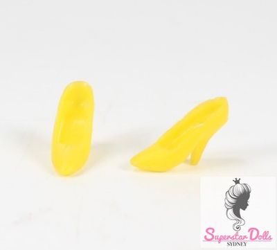 Vintage 1960&#39;s Hong Kong Clone Barbie Doll Closed Toe Heeled Shoes
