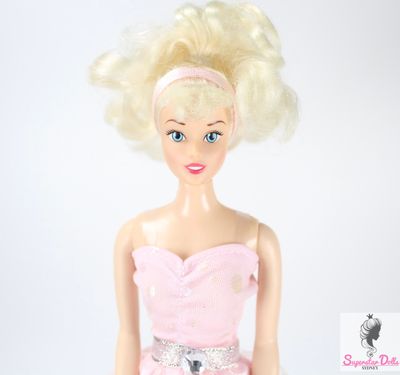 1990 Disney: &quot;Cinderella On Ice&quot; Collector Doll
