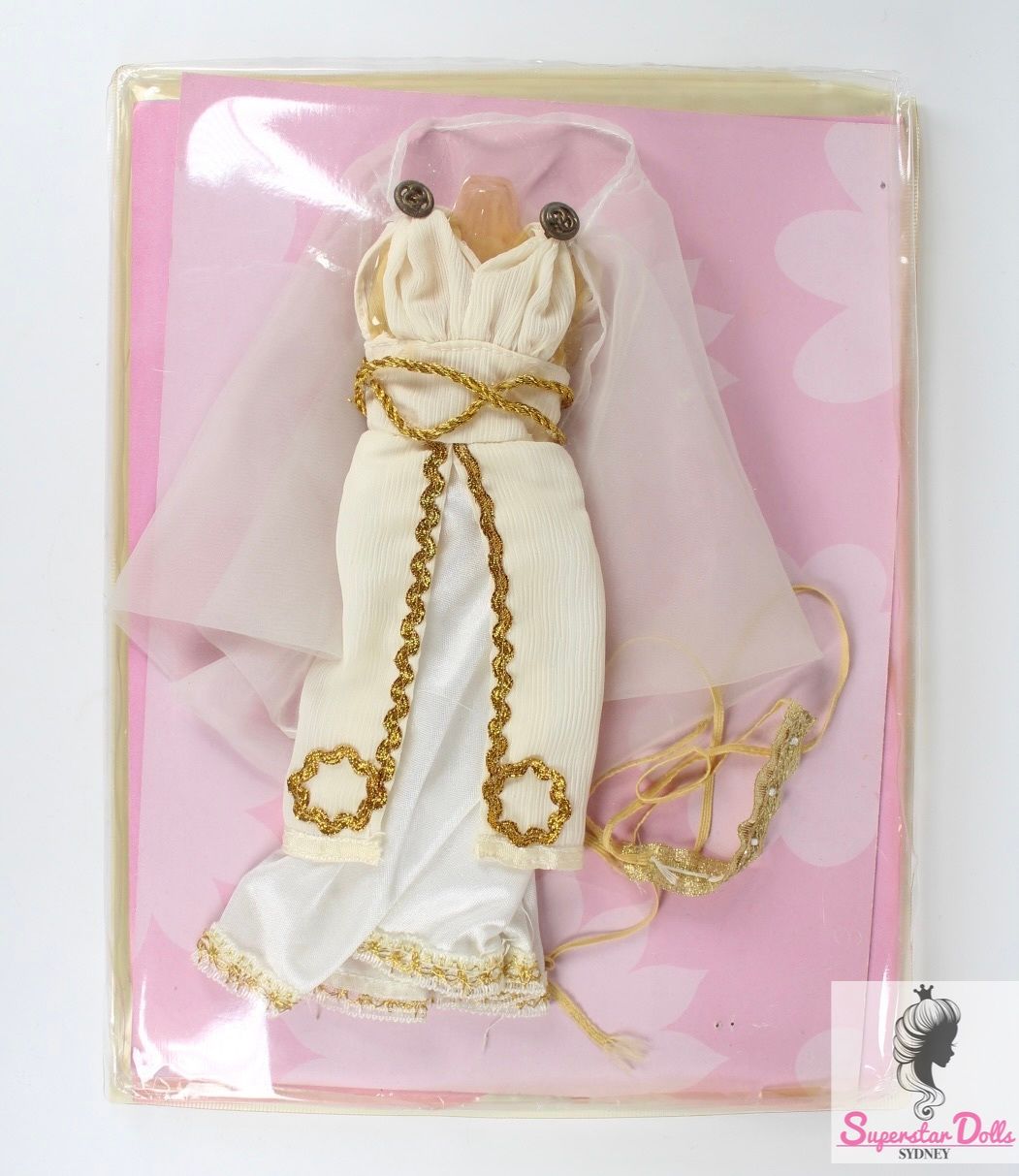 2000&#39;s Era &quot;Discover The World With Barbie: Greece &quot; DE-BOXED Fashion Set &amp; Magazine