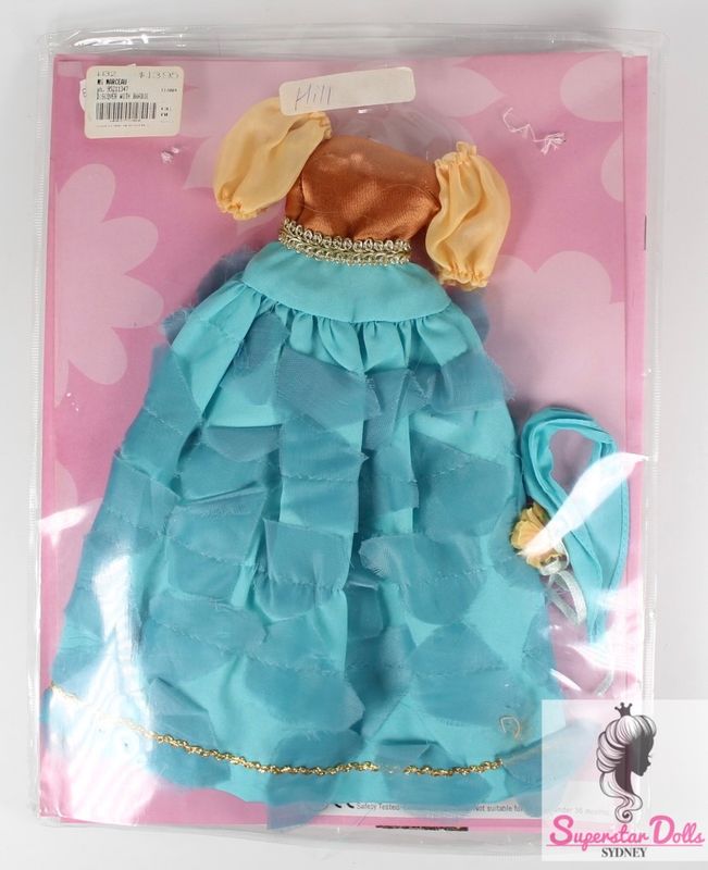 2000&#39;s Era &quot;Discover The World With Barbie: Venezuela &quot; DE-BOXED Fashion Set &amp; Magazine