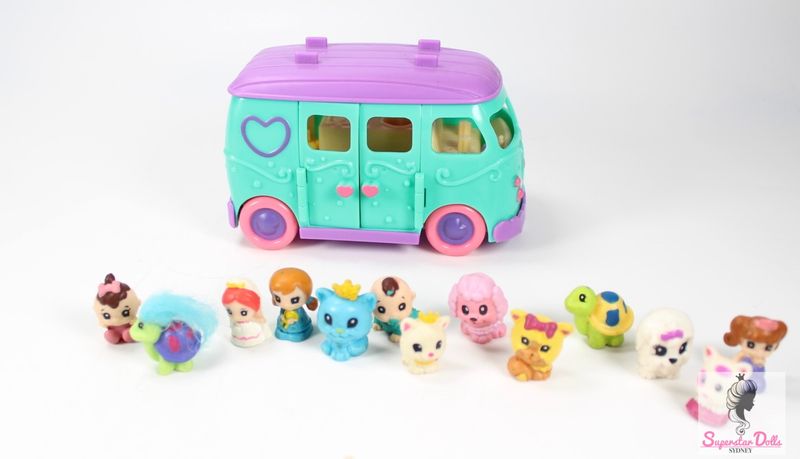 2012 Squinkies Beach Camper Van Camp Plus Mini Figures