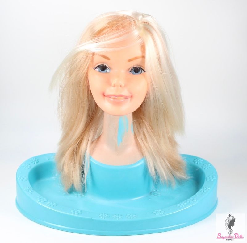 1976 &quot;Superstar Barbie Fashion Face&quot; Styling Head