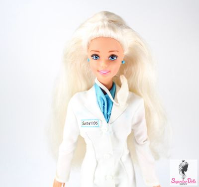 1997 &quot;Dentist&quot; Functioning Barbie Doll