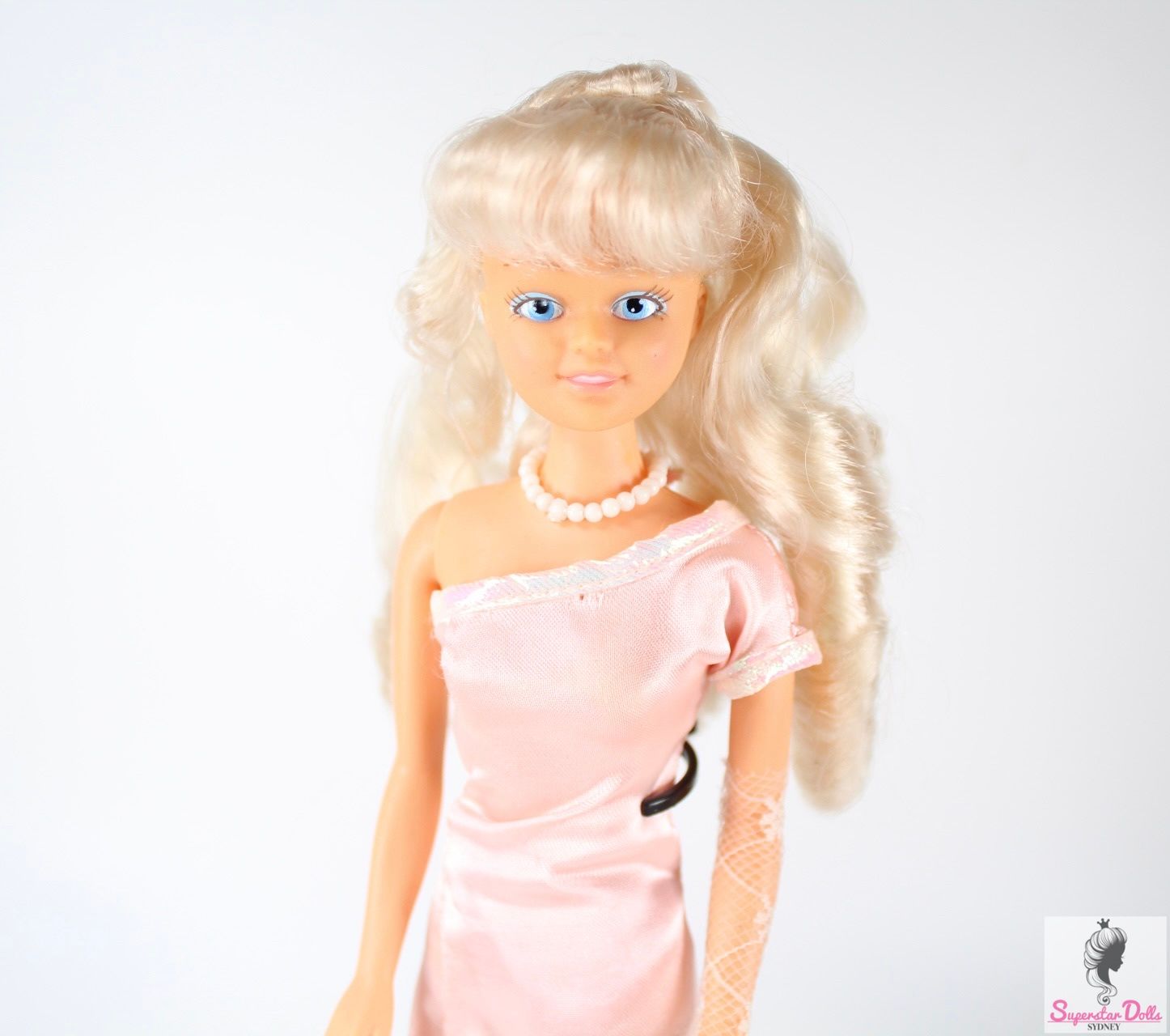 1990 &quot;Avon: Jenna&quot; Dressed Fashion Doll