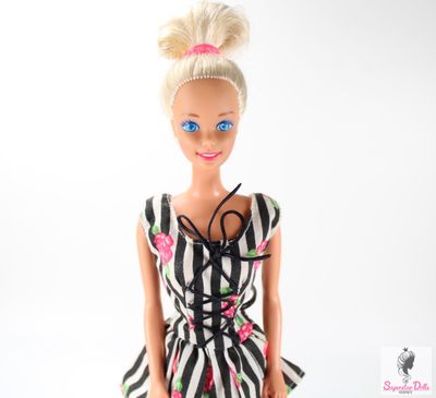 90&#39;s Superstar Era Barbie Doll