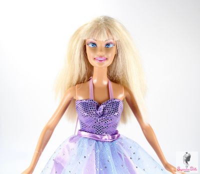 2000&#39;s Era Barbie Doll in Clone Fashion