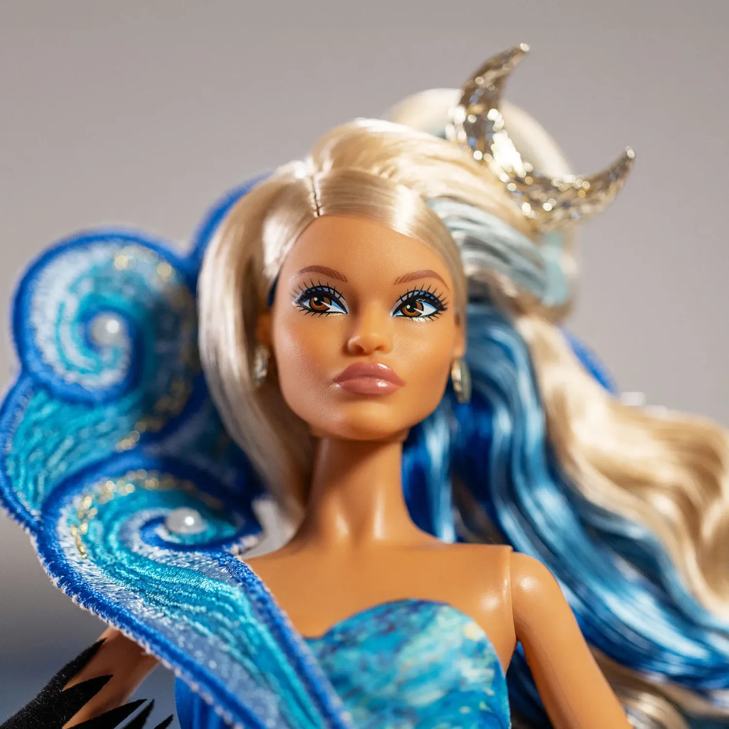 PRE-ORDER: 2025 Barbie x MoMA &quot;Vincent van Gogh&quot; Doll