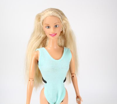 2001 "Kennel Care" Barbie Doll with Articulated Arms/Bendable Legs