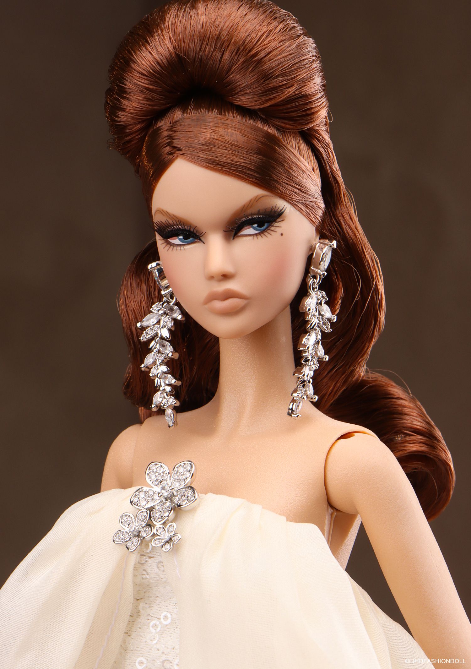 PRE-ORDER: 2025 JHDFASHIONDOLL "8th Anniversary: White Gala" Anna May 12" Dresse img