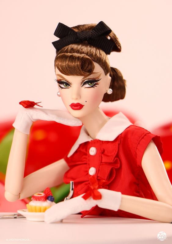 PRE-ORDER 2026 JHDFASHIONDOLL: "Strawberry Pie" Gloria Dressed Doll from the Valley of the Dolls Collection