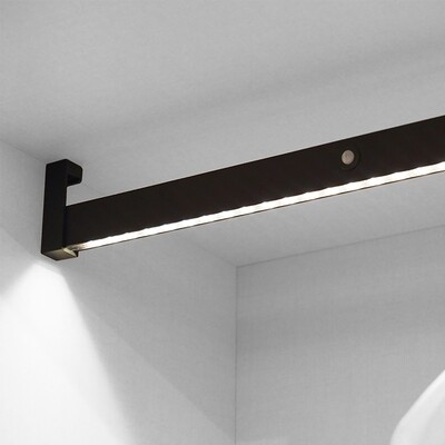 Emuca Schrankstange mit LED-Licht, regulierbar 558-708 mm, herausnehmbare Batterie, Bewegungssensor, natürliches weißes Licht, Aluminium, Farbe Mokka
