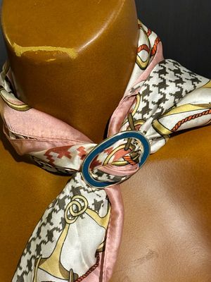 Boucle foulard acier