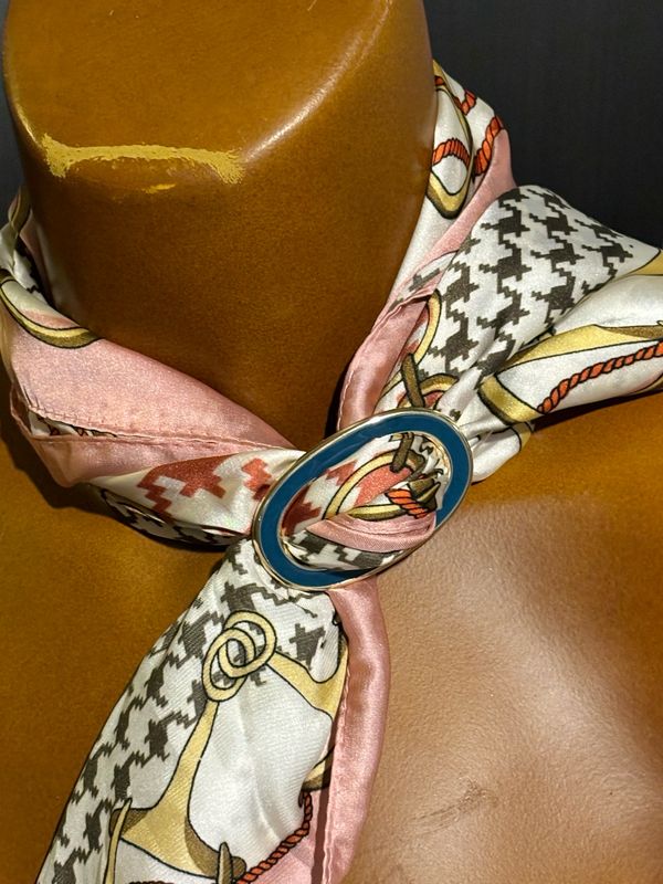 Boucle foulard acier