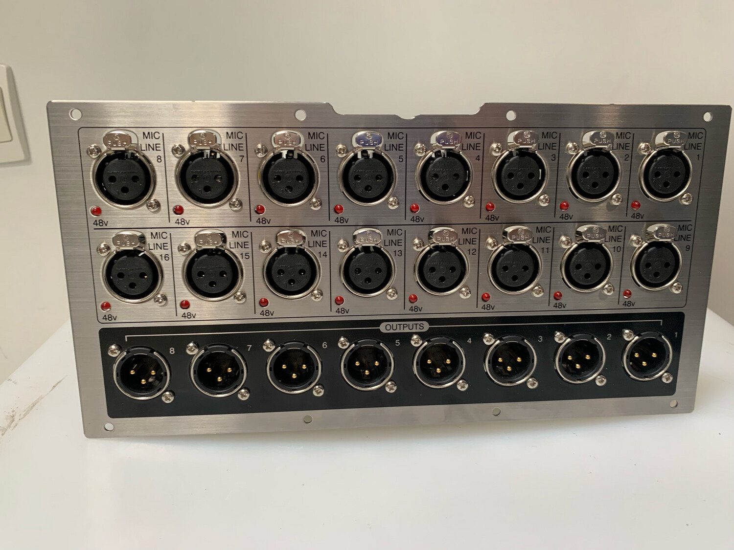 Extension 16 entrées mic/ligne - 8 sorties pour console SOUNDCRAFT