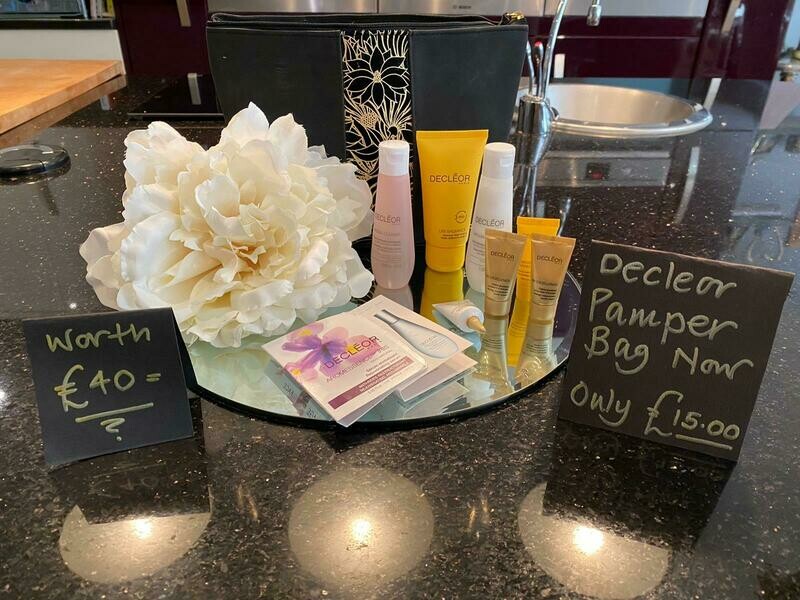 Decleor pamper bag