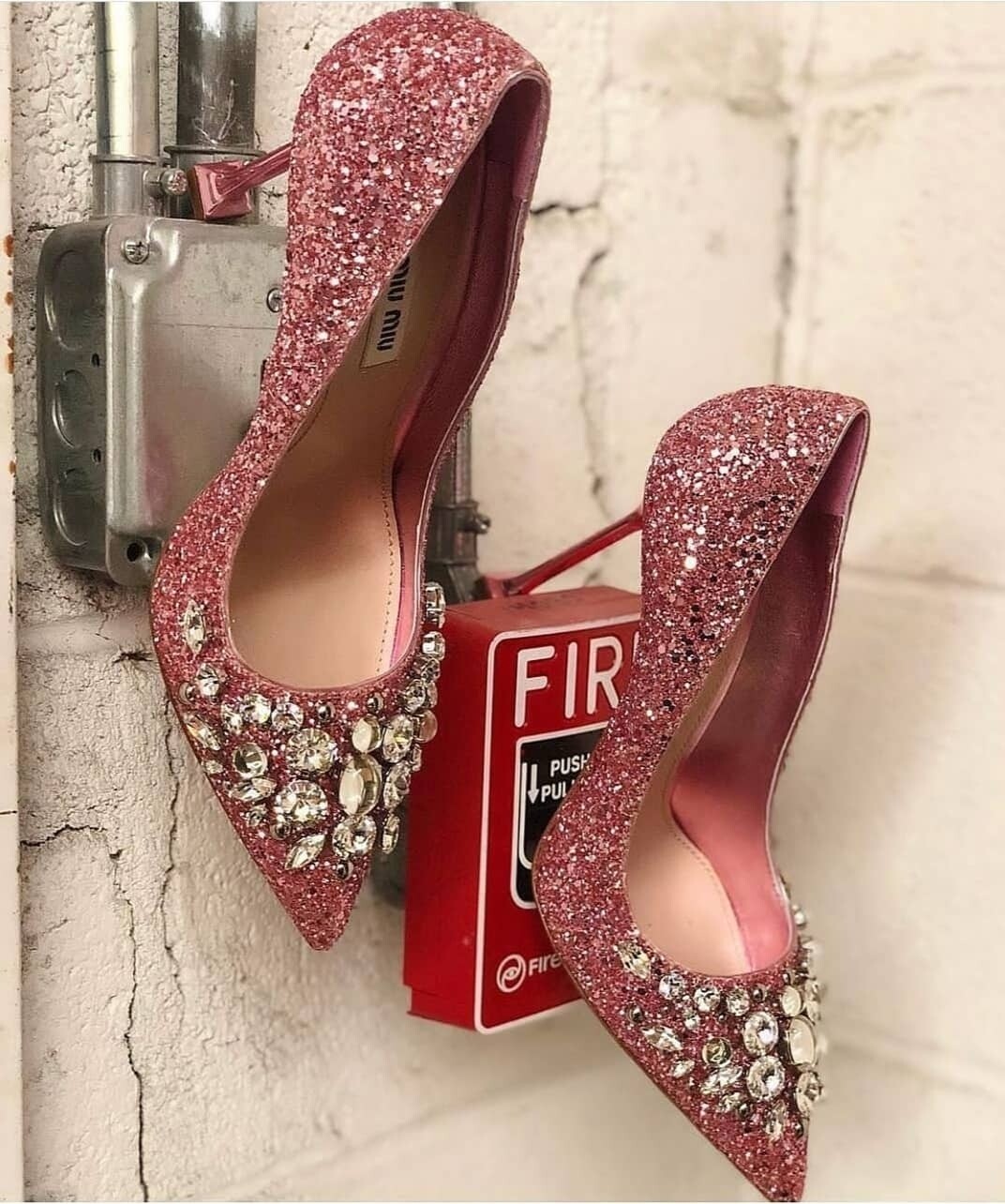 SHINNY HEEL