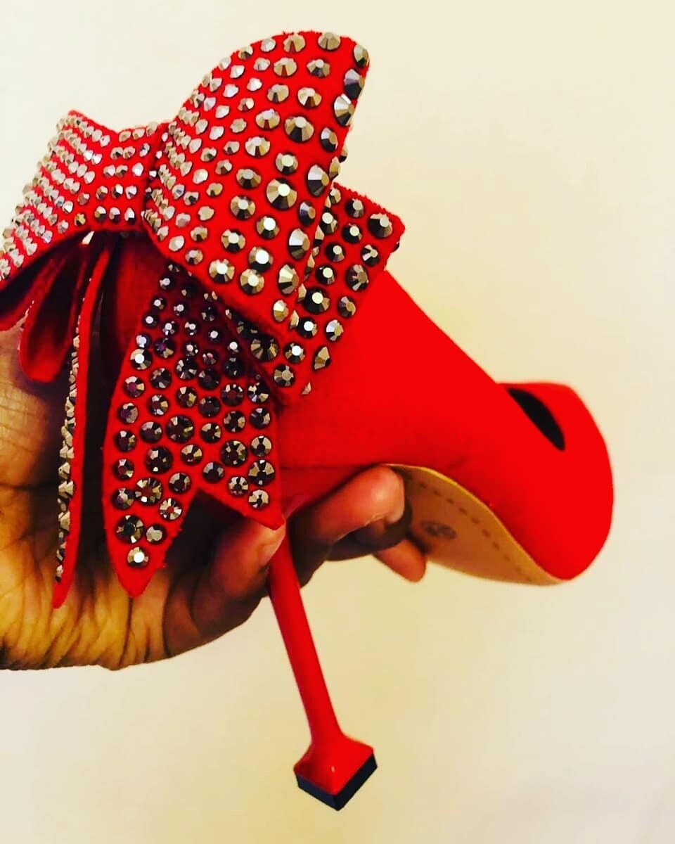 Back bow heel 