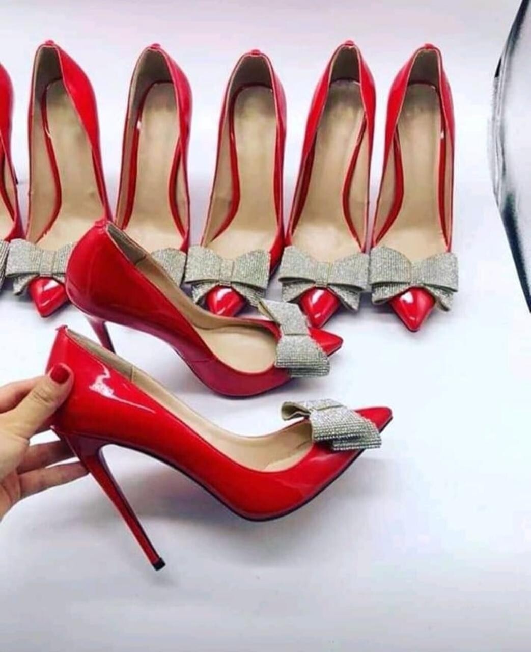 Bowtie heel 