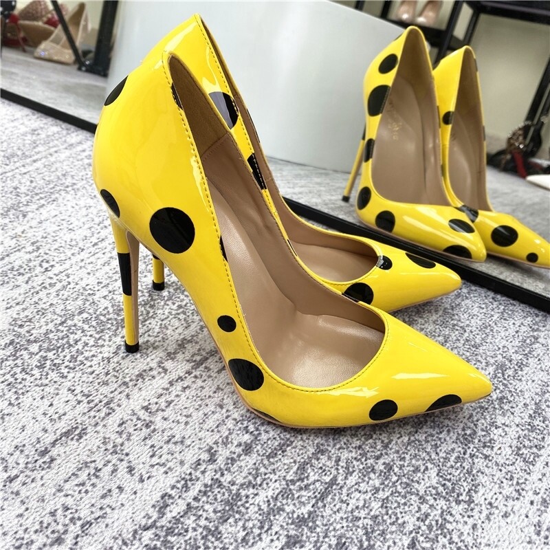 Yellow dotted heel 