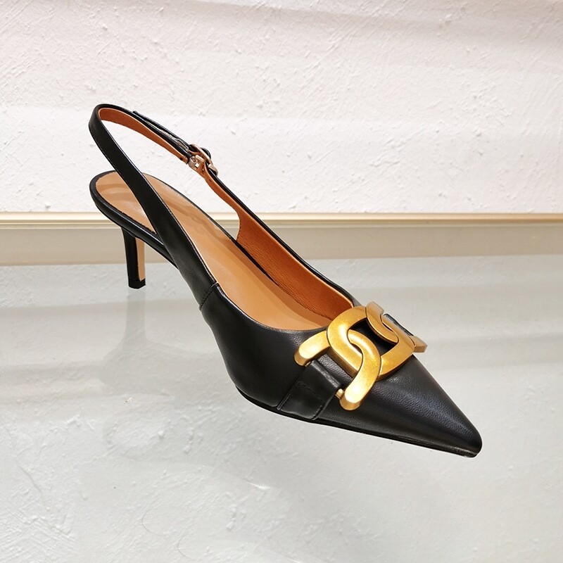 Kitty heel
