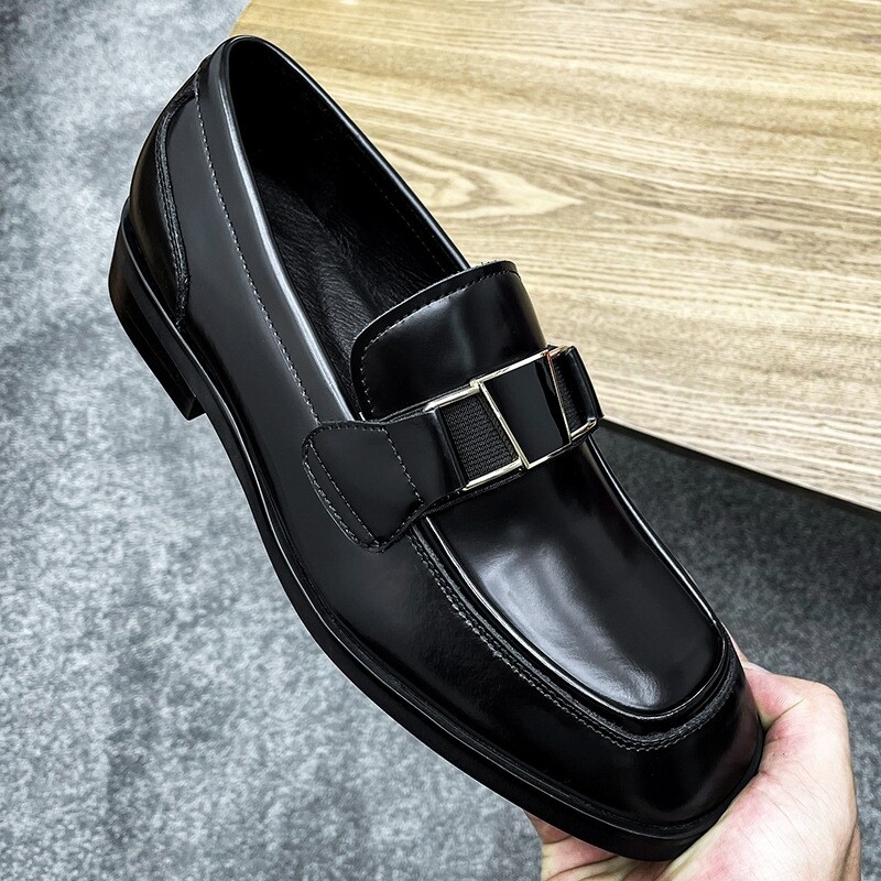 Black buckle shoes 