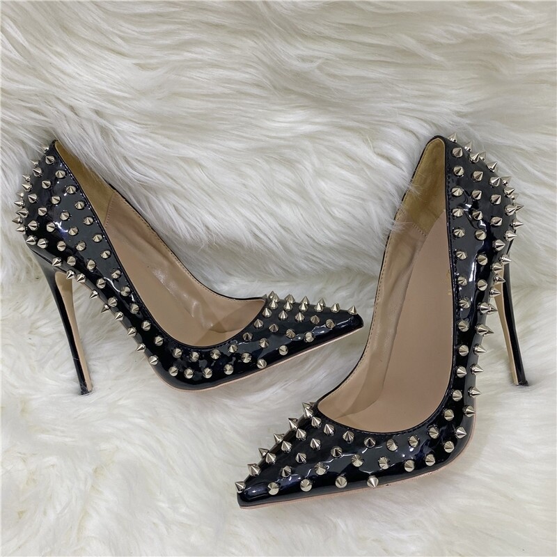 Spikes Black stiletto