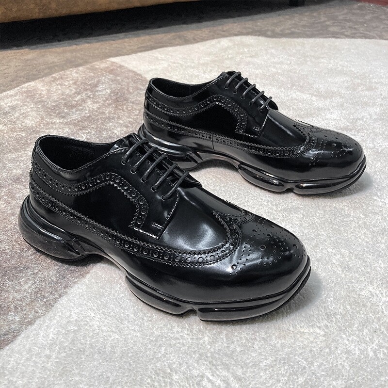 Black sneaker 