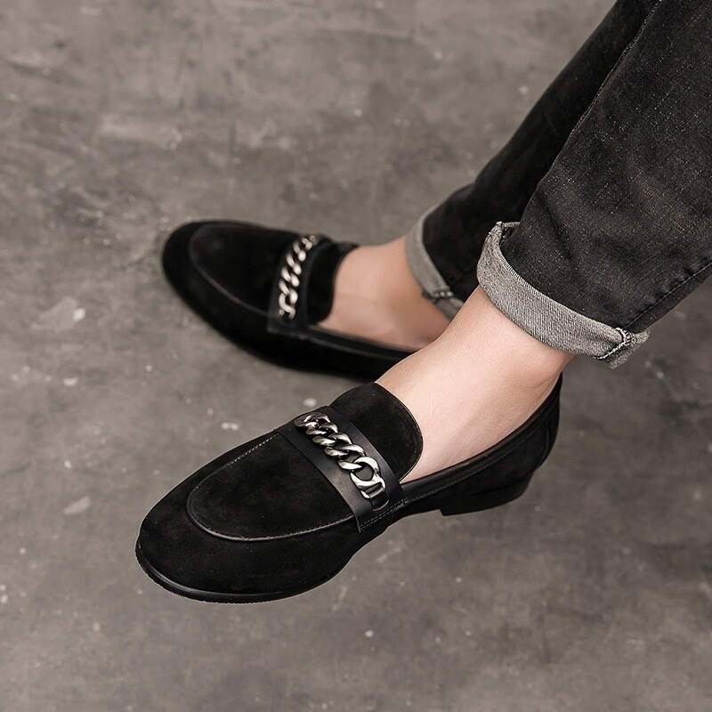 Chained slippers 