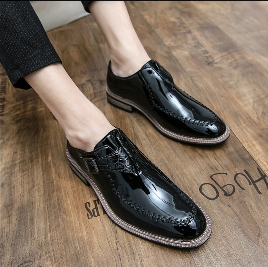 Side buckle formal shoes 