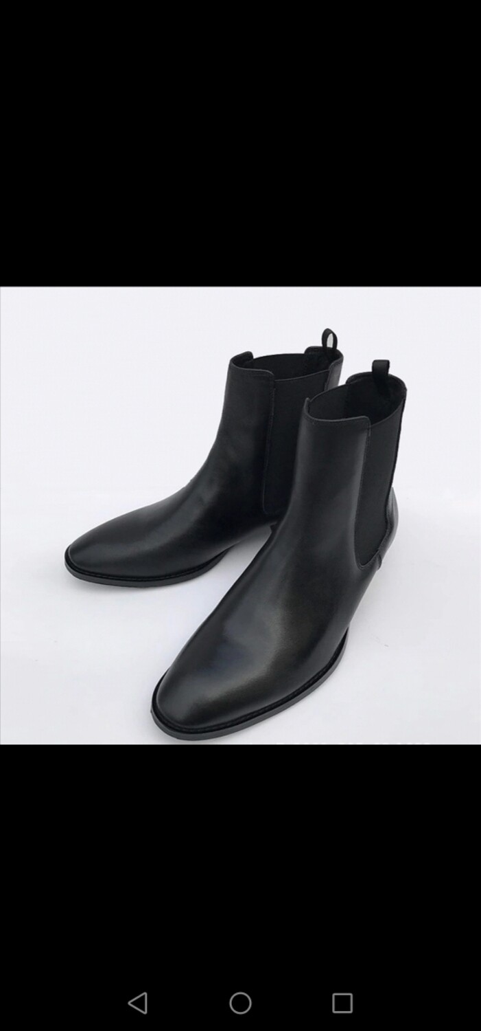 Plain leather boots 