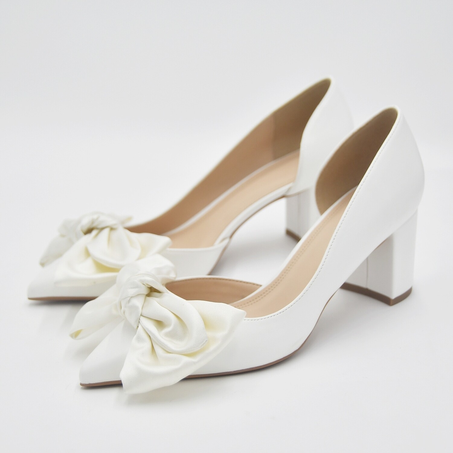 Bowtie bridal shoes 
