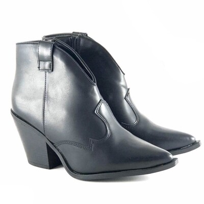 Sharp point boots