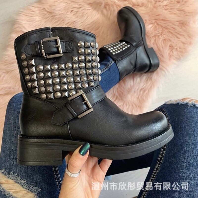 Spikes ladies boots 