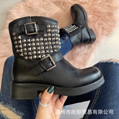 Spikes ladies boots 