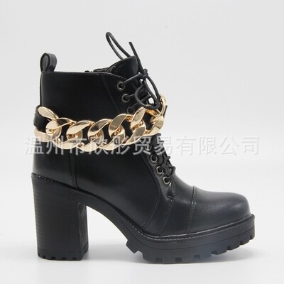 Block heeled boots