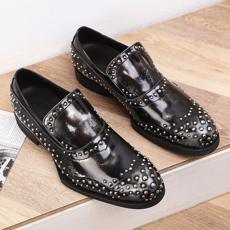 Studded formal shoes 