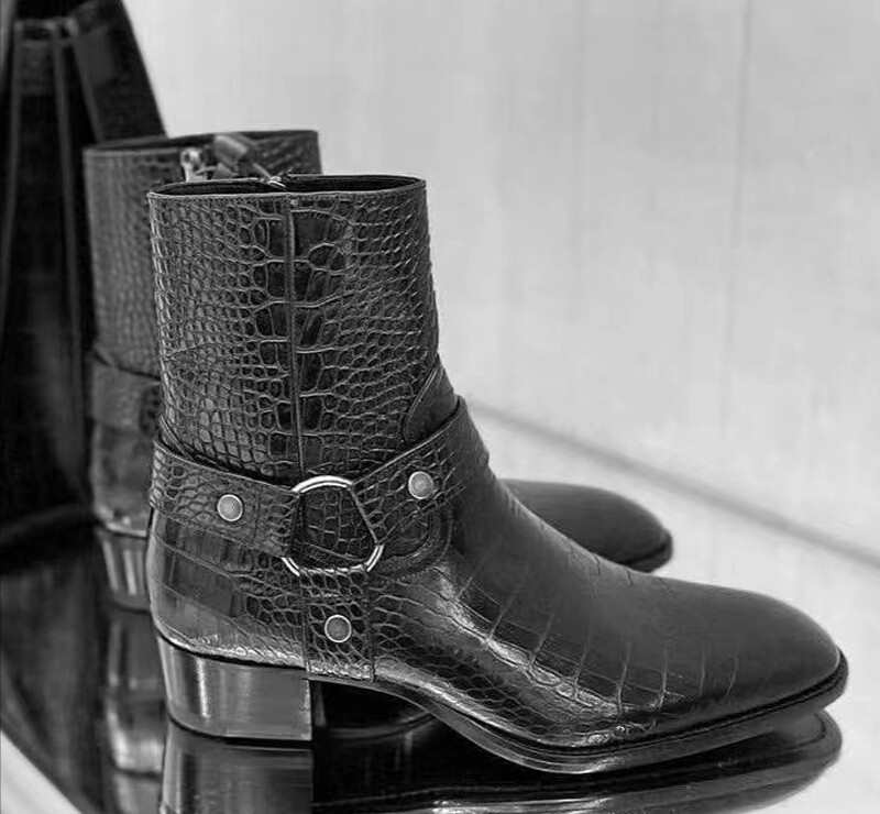 Black leather Chelsea 