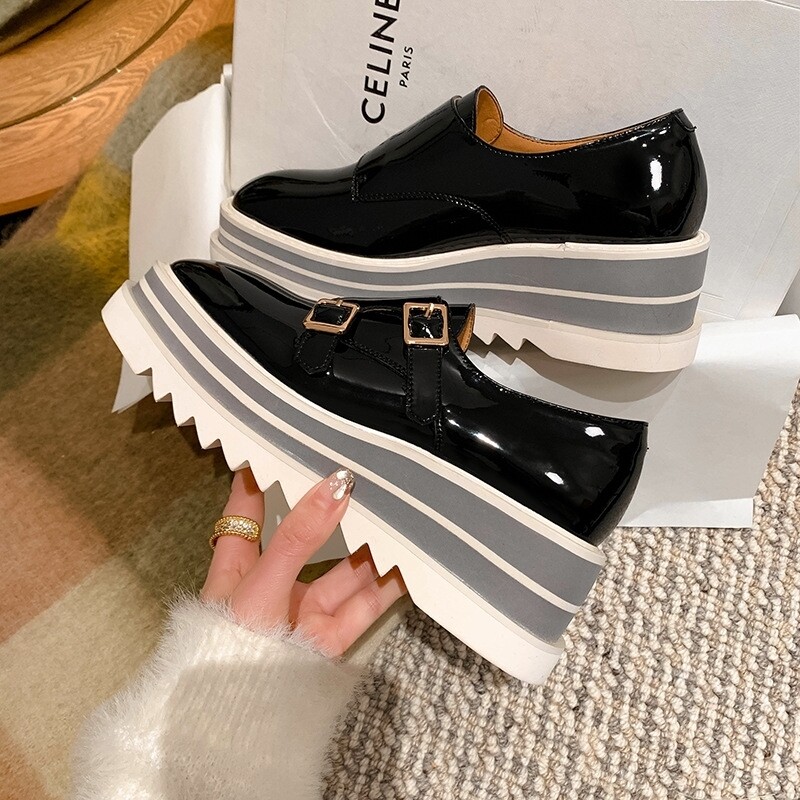 Double buckle platform 