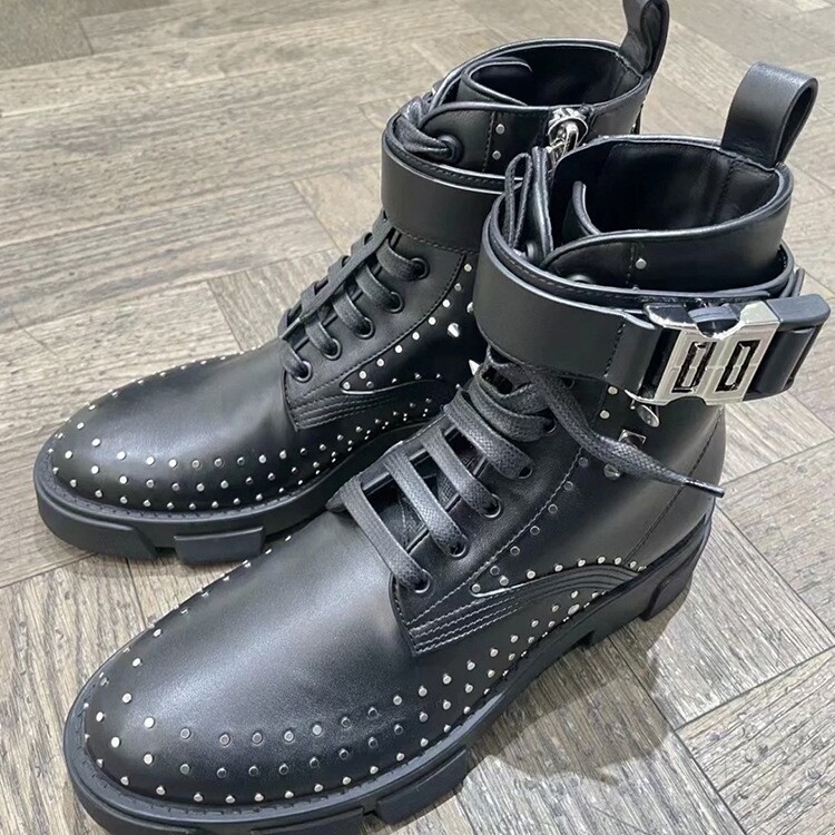 Studs boots