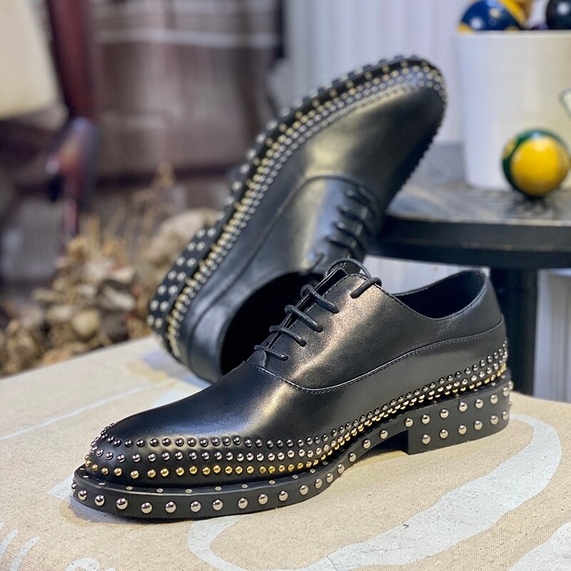 Unisex studs matte loafers