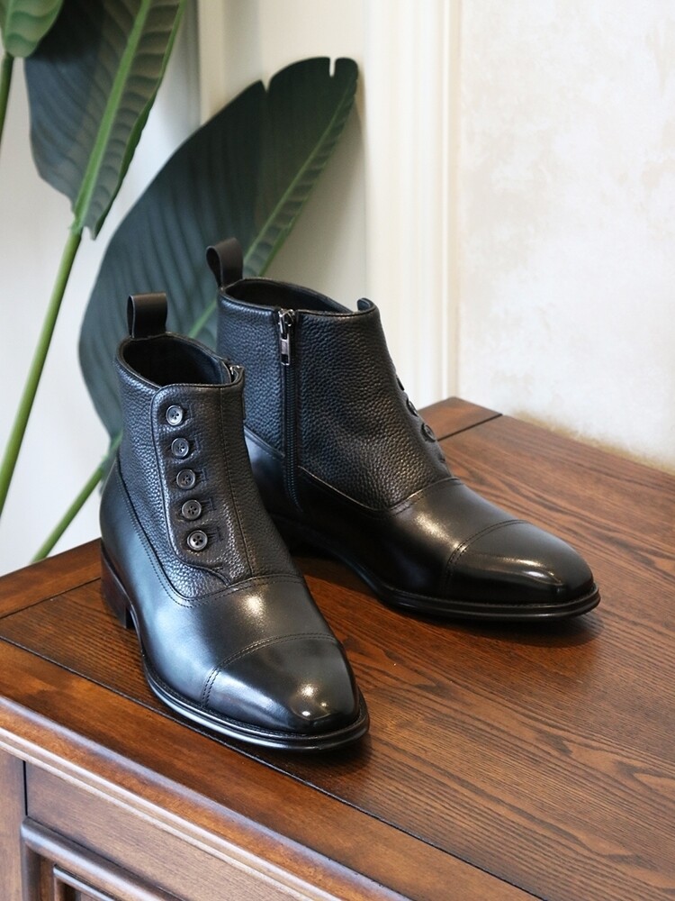 Black boots 