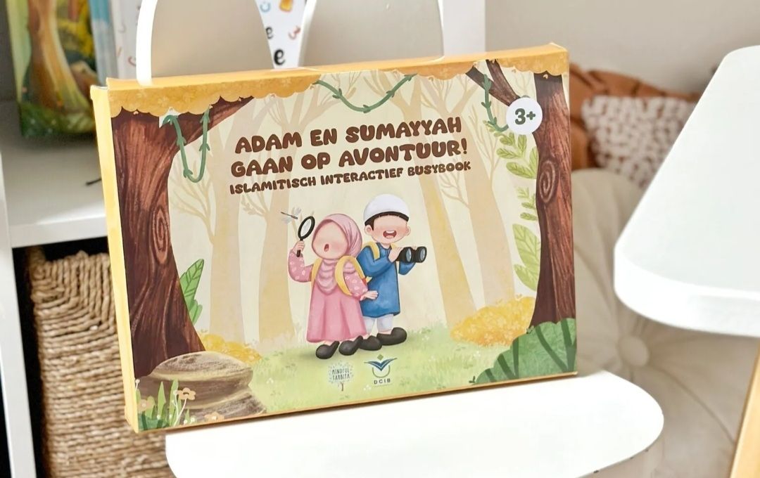Adam en Sumayyah gaan op avontuur. Islamitische interactief busybook. Vanaf 3 jaar