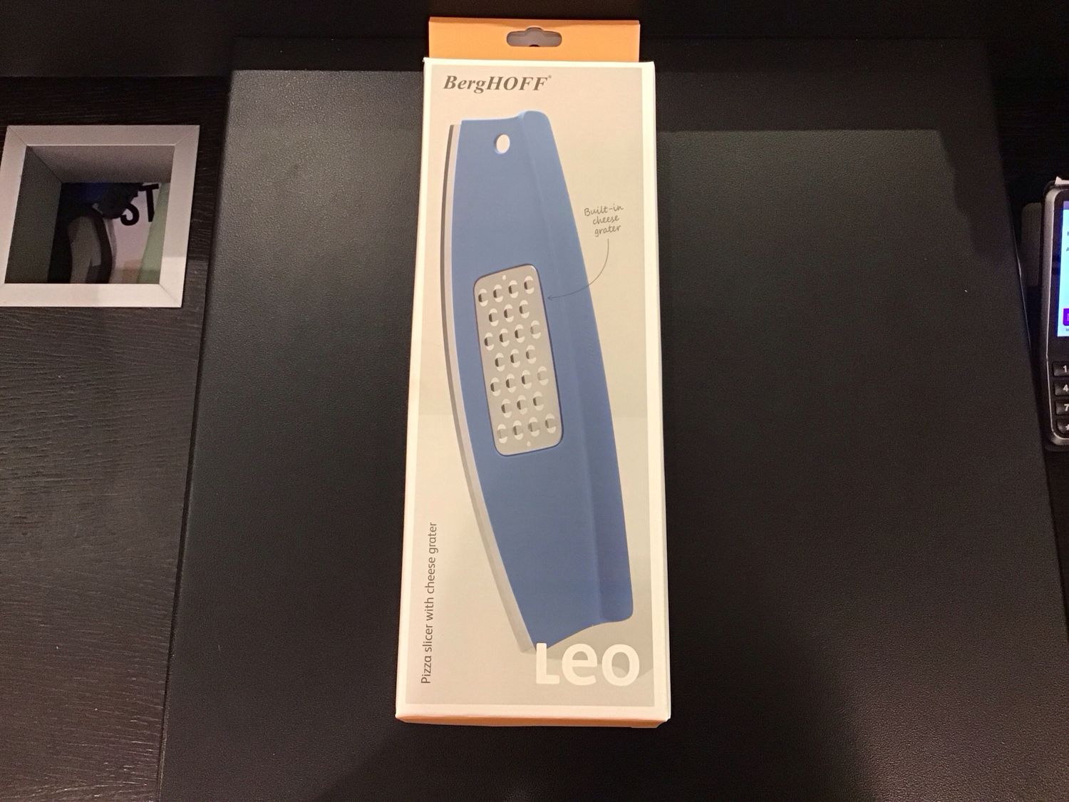 Berghoff pizza slicer with cheese grater leo