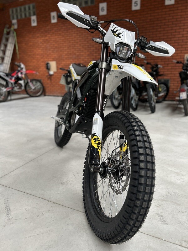 DEMO SUR-RON Ultra Bee X-9000 E-enduro