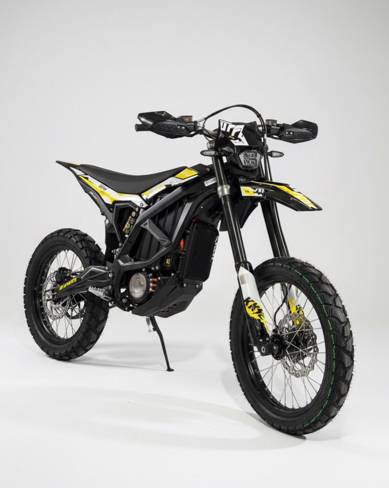 SUR-RON ULTRA BEE, Version:: L1E-B 45 km/h, Colour:: Black Carbon All-Road Tires 19/18&quot;