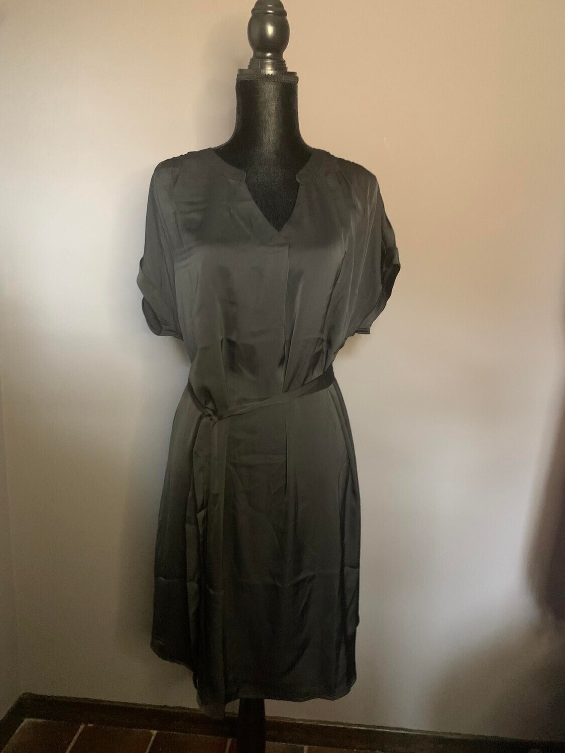 Zwart kleedje met korte mouwen