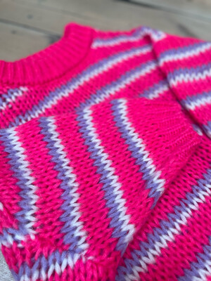 Pull striped pink